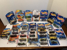 Lotto di 32 Hot Wheels varie