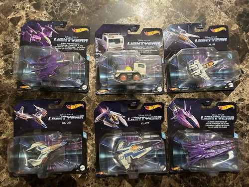Hot wheels disney lightyear - hot,